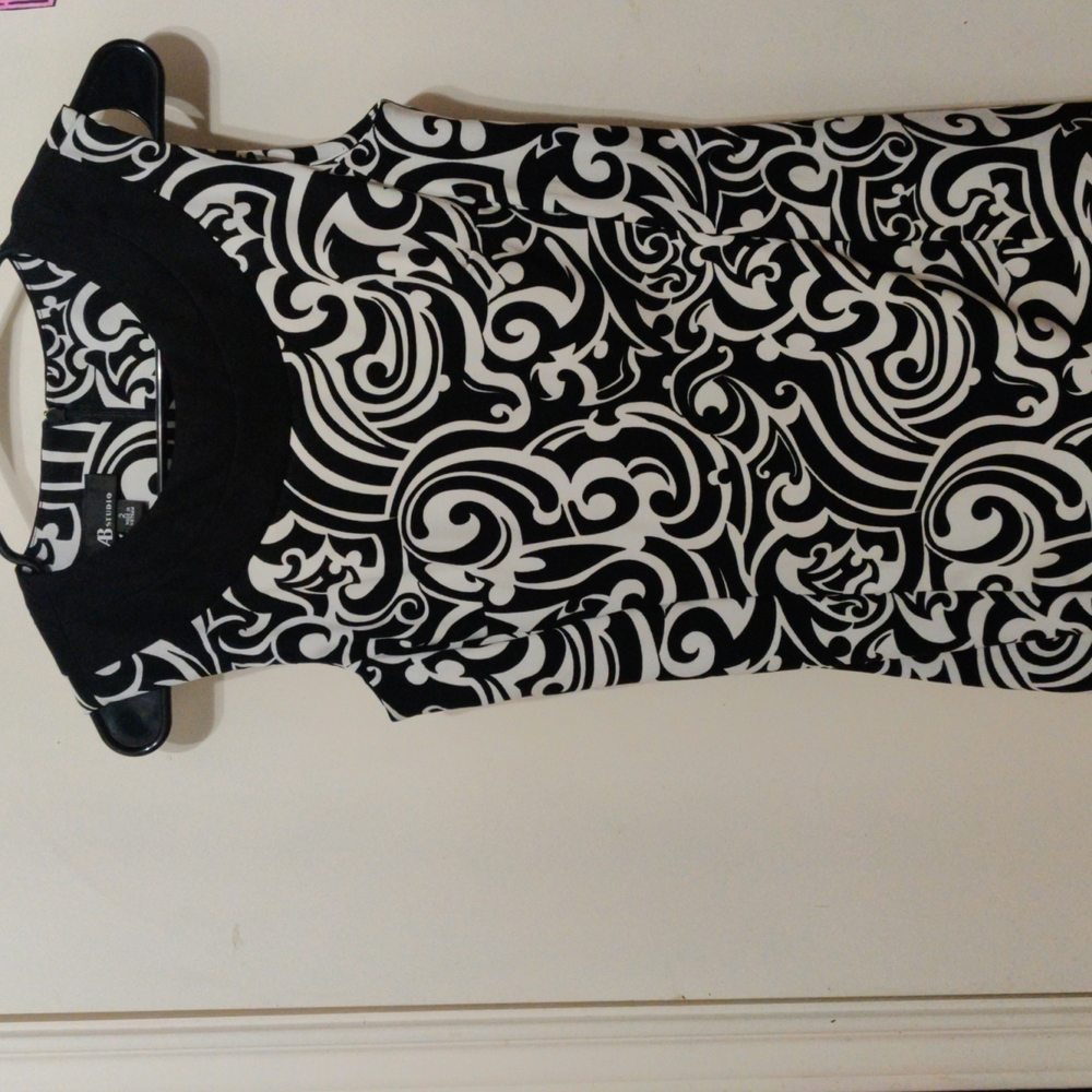 Cute black and white sleeveless dress